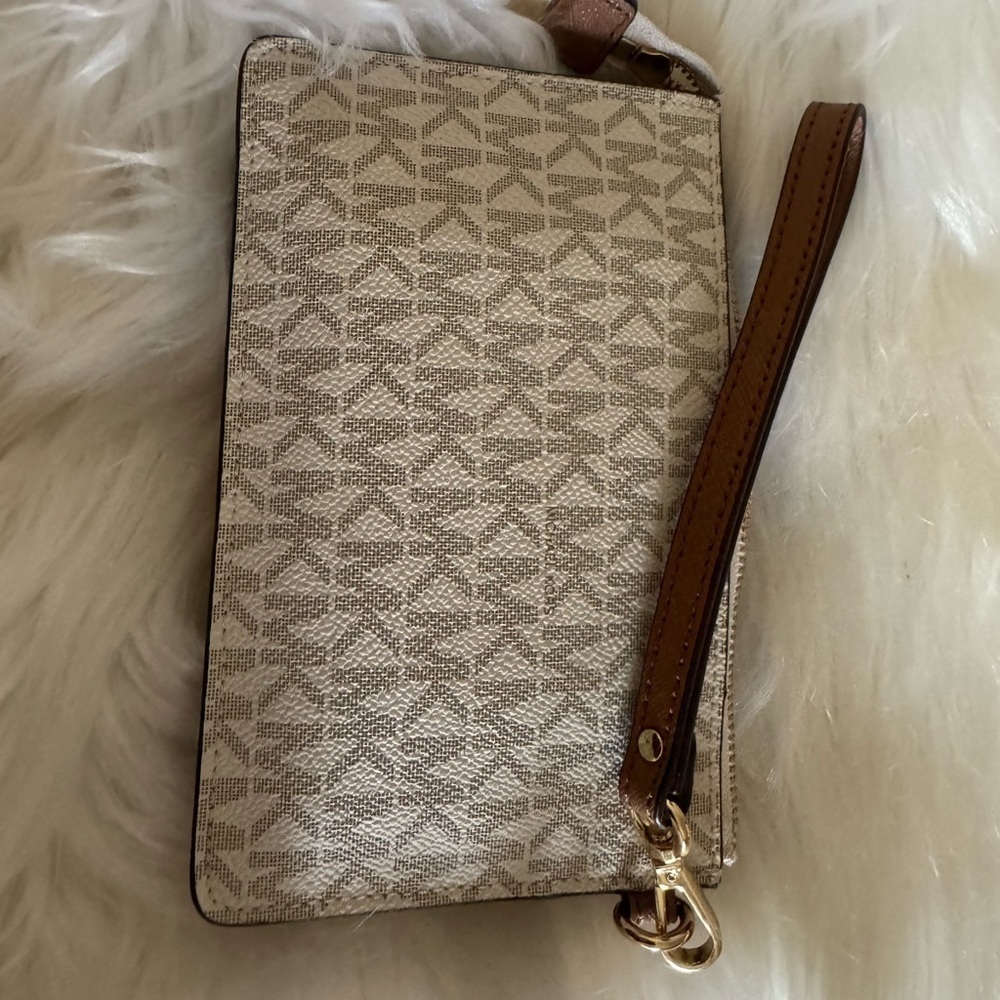 Michael Kors Cream and Brown Wristlet Jet Set front card open pocket - Picture 4 of 5